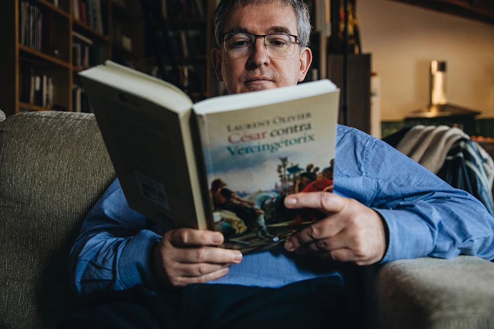 Santiago Posteguillo leyendo