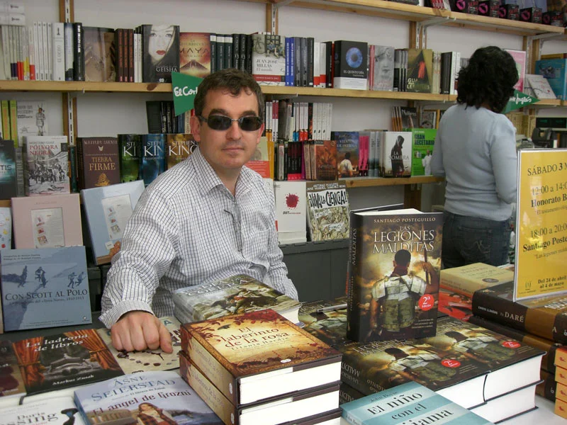 Imagen destacada: 'Los tres mundos' arrasa en ventas y se convierte en el bestseller del año
